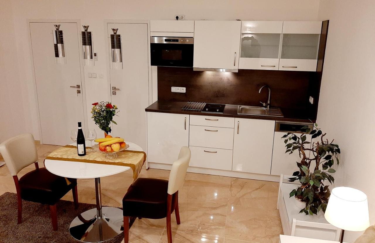 Nobless Apartments Holedna Brno Luaran gambar